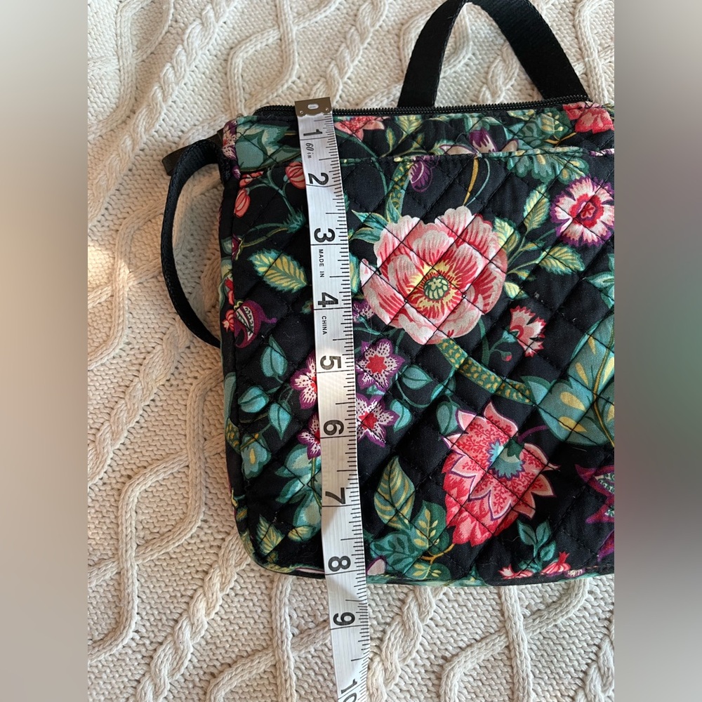 Vera Bradley Small Crossbody Floral credit card compartments - Picture 7 of 16